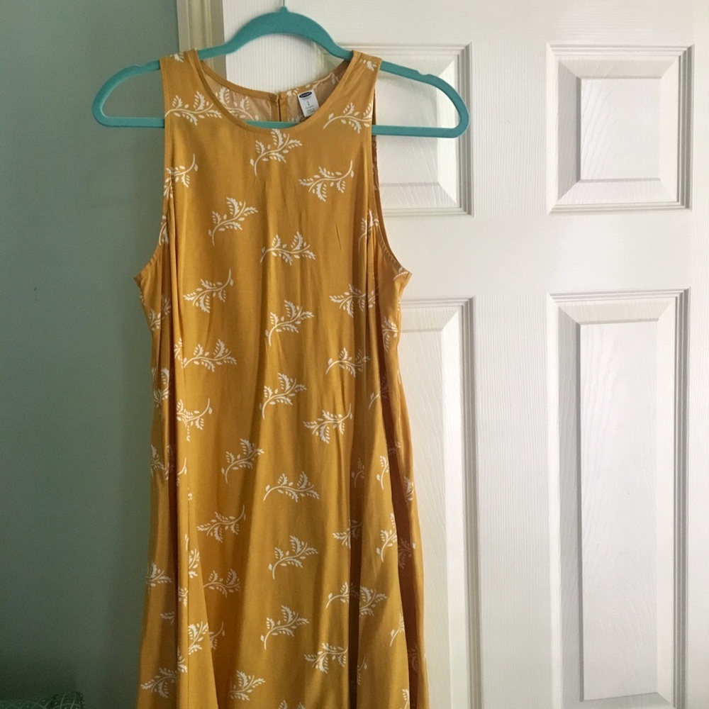 Causal yellow dress